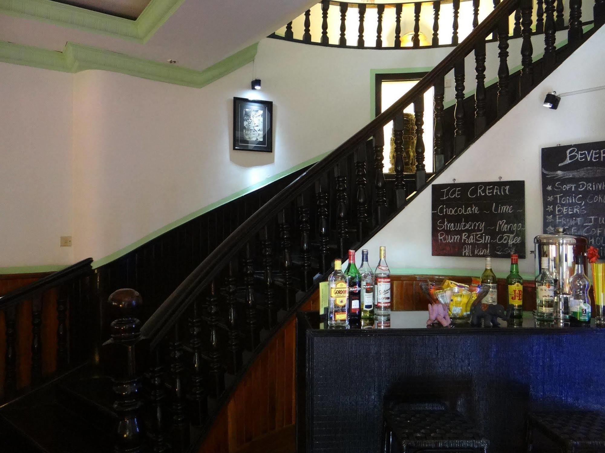 Alibi Guesthouse Phnom Penh Exterior photo