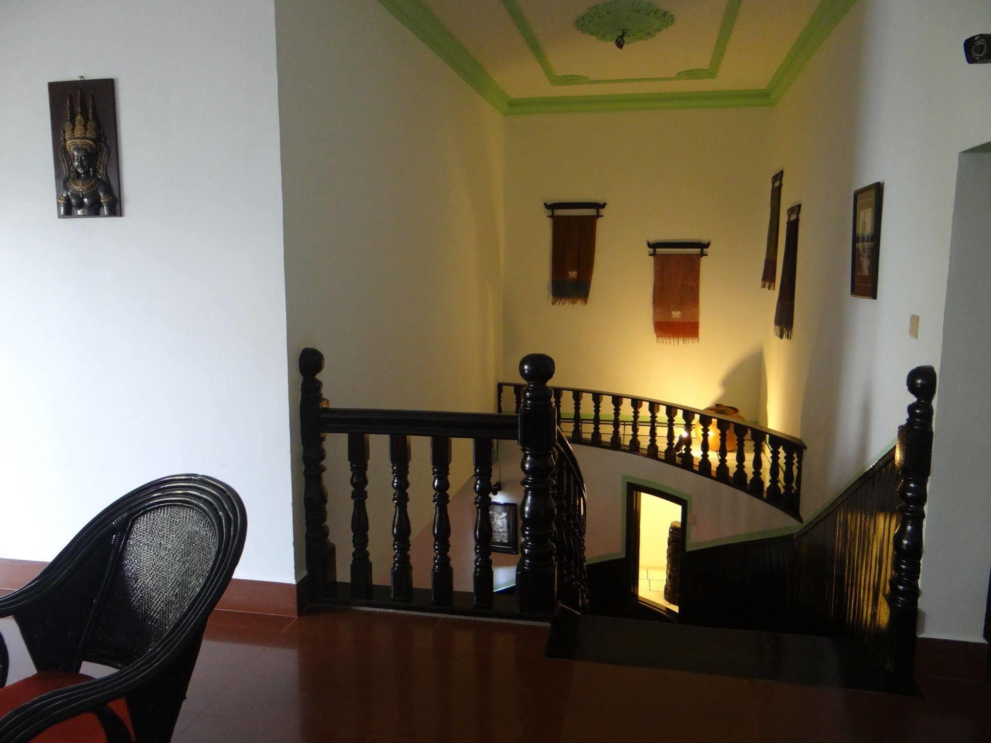 Alibi Guesthouse Phnom Penh Exterior photo