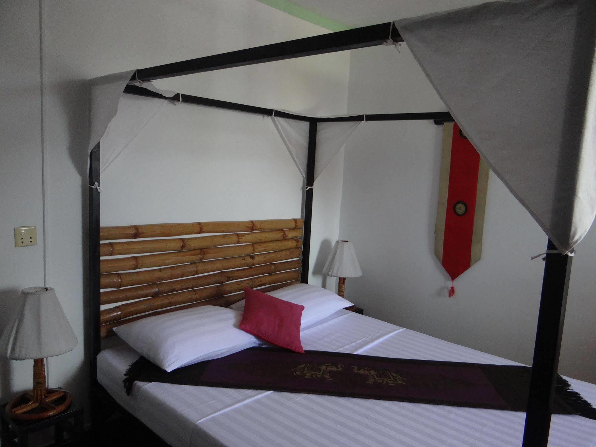 Alibi Guesthouse Phnom Penh Exterior photo