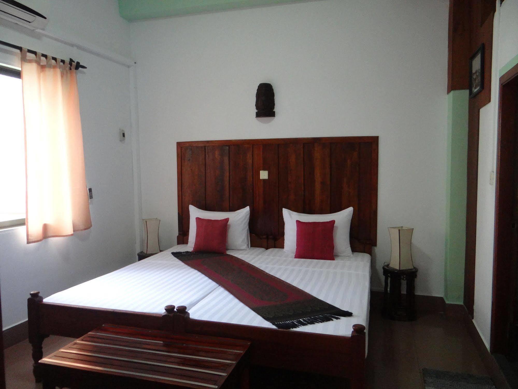 Alibi Guesthouse Phnom Penh Exterior photo