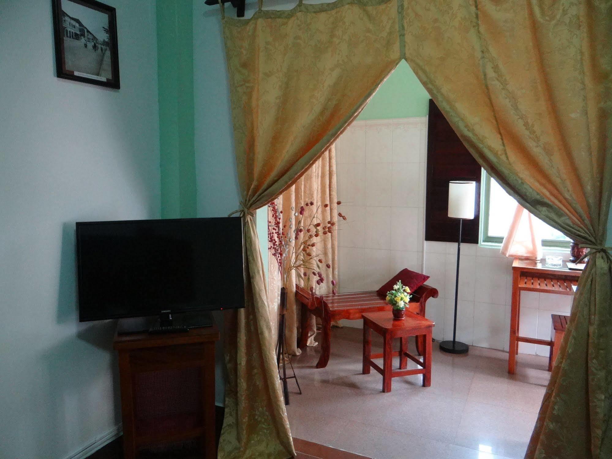 Alibi Guesthouse Phnom Penh Exterior photo
