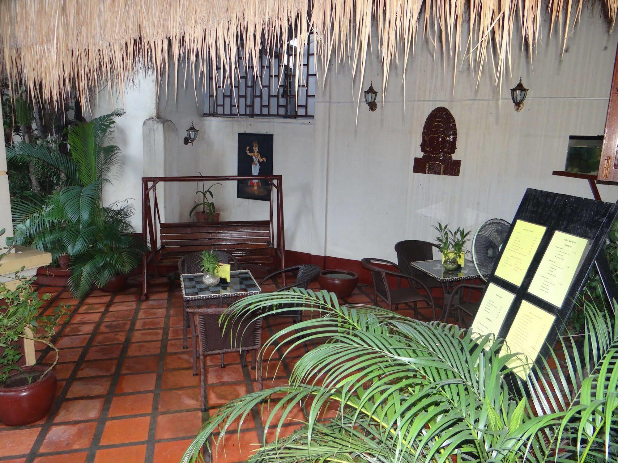 Alibi Guesthouse Phnom Penh Exterior photo